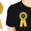 Badge 18 med satinbånd guld